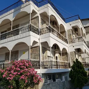 Argo Hotel de apartamente Nea Plagia